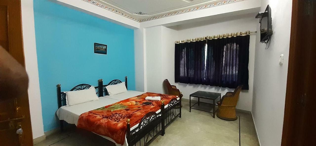 Hotel Ishwar Palace Udaipur Extérieur photo